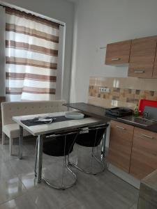 Kuchyňa alebo kuchynka v ubytovaní Corner Apartman 5