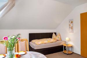 a small room with a bed and a table at Ferienwohnung Küstenstübchen Gruse in Bartenshagen-Parkentin