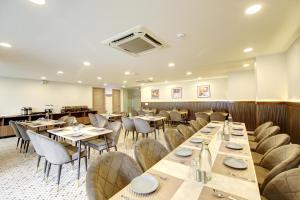 a large dining room with tables and chairs at Saltstayz Select - Golf Course Road & Sector 27 in Gurgaon