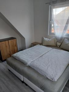 Posteľ alebo postele v izbe v ubytovaní Corner Apartman 5