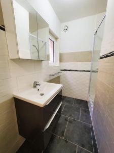 Koupelna v ubytování Appartement climatisé avec extérieur à Sarlat