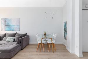 A seating area at Tiramisu by halu! Apartments