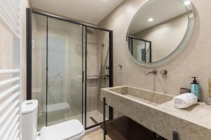 A bathroom at Tiramisu by halu! Apartments
