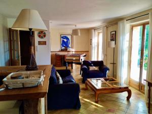 Posezení v ubytování Les zygotes, au coeur du Périgord Noir