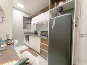 a kitchen with a stainless steel refrigerator in a kitchen at Apartamento Ótimo ! VLP62 in Maringá +3 photos