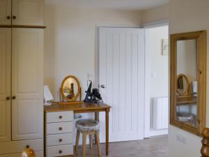 a room with a dressing table and a mirror at Limewood Lodge in Kingthorpe