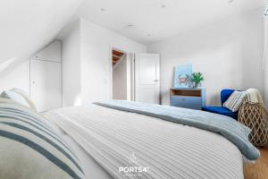 Postel nebo postele na pokoji v ubytování Ferienhaus Reetlodge auf den Schleiterrassen Kappeln + 32 fotografií