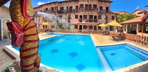 a large swimming pool in front of a building at Pousada Familly Porto de Galinhas in Porto De Galinhas