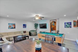 a living room with a pool table and a couch at Cabin in Long Pond Gameroom Pool Table in Long Pond