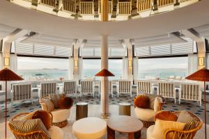 Ein Sitzbereich in der Unterkunft Emeria Dinard Thalasso Spa