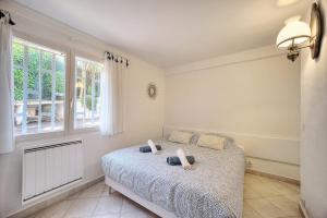 Ένα ή περισσότερα κρεβάτια σε δωμάτιο στο Le Bel - Jardin - Parking - VCA +21 φωτογραφίες