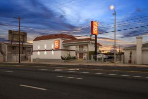 Galeriebild der Unterkunft Red Roof Inn Carson - Wilmington, CA in Wilmington + 27 Fotos