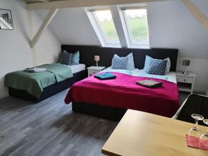 En eller flere senger på et rom på Hotel am See Radevormwald