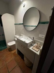 A bathroom at Apartment in Andalusian White Village
