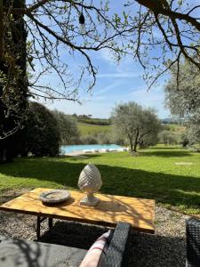 a table with a vase sitting on top of it at Podere Gattabigia in Lastra a Signa