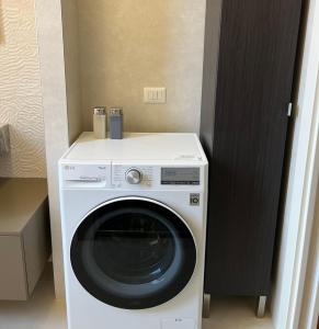 a washer and dryer in a room at Lattanzio Charming Suite - Porta Romana MM3 in Milan
