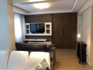 TV a/nebo společenská místnost v ubytování Apartamento confortável quadra mar
