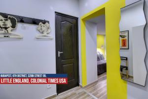Postel nebo postele na pokoji v ubytování Little Americas USA Colonial Times Apartments