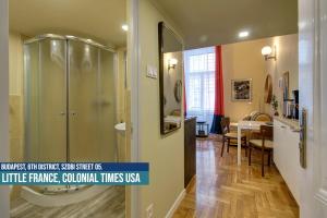 Koupelna v ubytování Little Americas USA Colonial Times Apartments