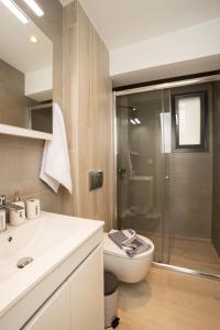 Kylpyhuone majoituspaikassa Velvet Luxury Apartments in the City Center by BiNoBi!