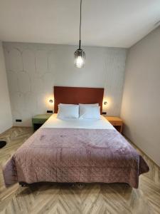 Postel nebo postele na pokoji v ubytování Hotel Amfiteatar