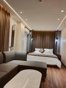 Un pat sau paturi într-o cameră la Western Blu INN