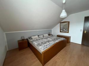 Postel nebo postele na pokoji v ubytování Ferienwohnung Pfadenhauer
