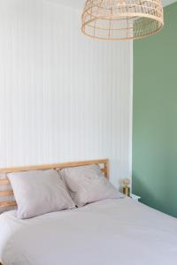 Cama ou camas em um quarto em La Préférée, app vue mer à Ault
