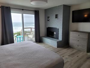 Postel nebo postele na pokoji v ubytování West Beach Suites