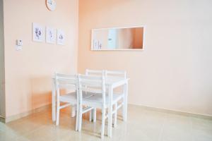 TV a/nebo společenská místnost v ubytování Peach Homestay Tasik Puteri