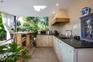 Kuchyň nebo kuchyňský kout v ubytování Villa Barbados by Abahana Luxe