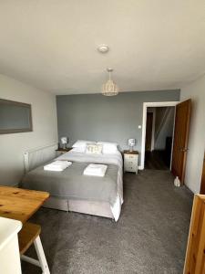 Ένα ή περισσότερα κρεβάτια σε δωμάτιο στο Beach Front Apartment