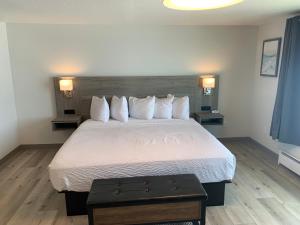 Postel nebo postele na pokoji v ubytování West Beach Suites