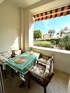 Balkon lub taras w obiekcie Estudio BenalBeach NEW