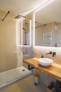 a bathroom with a sink and a shower at City-Deluxe in Braunschweig in Braunschweig