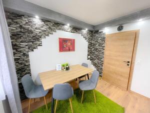 a dining room with a wooden table and chairs at Moderne Ferienwohnung Felbbauer #30 in Knittelfeld