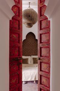 a door leading into a bedroom with a bed at P´tit Habibi in Marrakesh