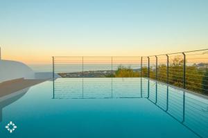 Bazén v ubytování Villa Benimagia by Abahana Luxe nebo v jeho okolí