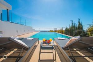 Bazén v ubytování Villa Benimagia by Abahana Luxe nebo v jeho okolí