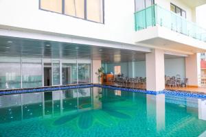 Swimmingpoolen hos eller tæt på Phú Hồng 3 Hotel