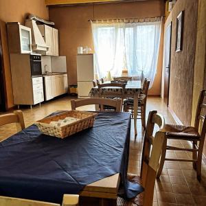 a kitchen and dining room with a table and chairs at Ostello Bellavita in Castelnuovo di Garfagnana