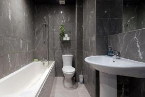 Koupelna v ubytování Amsterdam Hotel