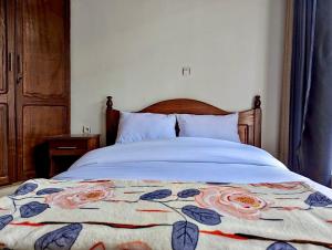 A bed or beds in a room at Inshuti Home Stay