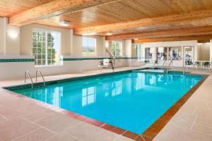 a large swimming pool with a wooden ceiling at Country Inn & Suites by Radisson Kenosha - Pleasant Prairie in Kenosha