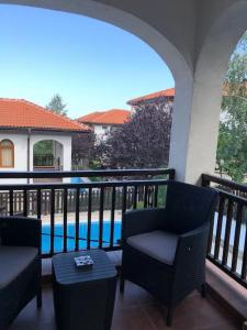 Μπαλκόνι ή βεράντα στο STUNNING VILLA with PRIVATE POOL
