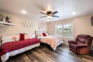 希伯城Fully loaded, 12 beds, cool bunk room, hot tub!的相册照片 更多51张照片