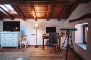 A television and/or entertainment centre at Case vacanze in graziosa borgata alpina