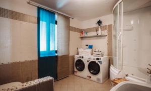 A bathroom at Case vacanze in graziosa borgata alpina