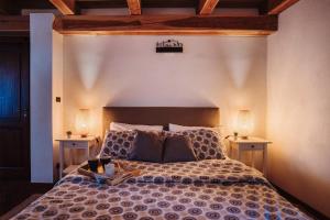 A bed or beds in a room at Case vacanze in graziosa borgata alpina