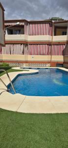 The swimming pool at or close to APTO TANEZ TORREMOLINOS, a